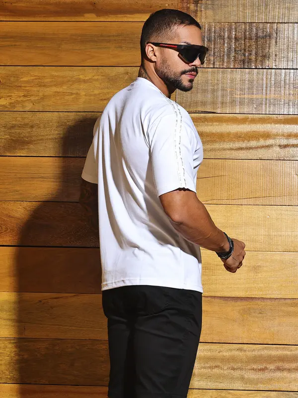 Camiseta Masculina Estilosa e Versátil com Detalhes nas Mangas Pit Bull Jeans Luxo