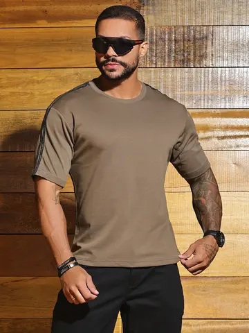 Camiseta Masculina Estilosa e Versátil com Detalhes nas Mangas Pit Bull Jeans Luxo
