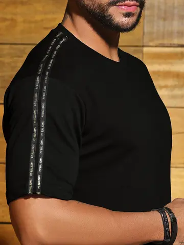 Camiseta Masculina Estilosa e Versátil com Detalhes nas Mangas Pit Bull Jeans Luxo