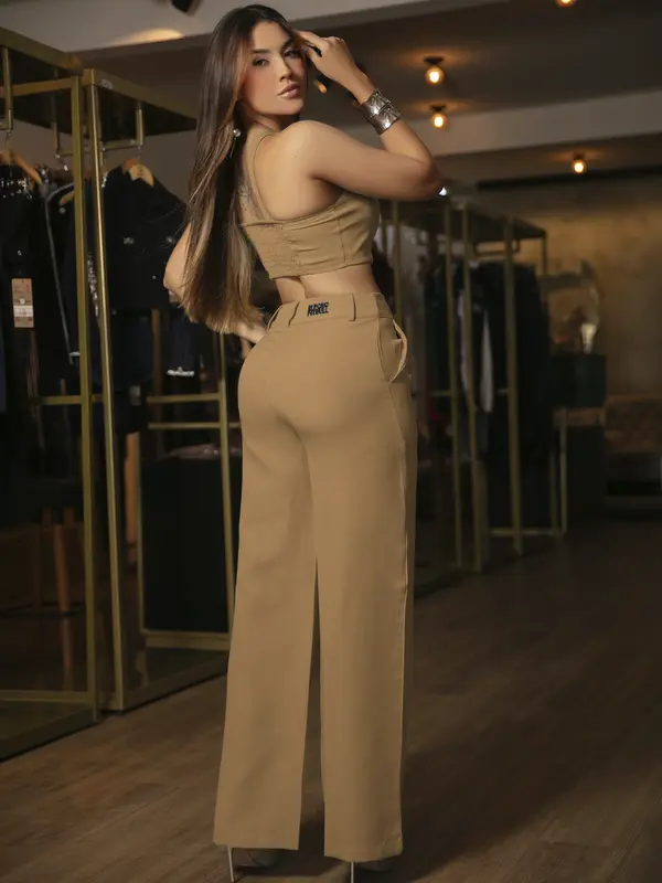 Conjunto Calça e Cropped Elegante e Versátil com Alças Personalizadas Empório Pit Bull