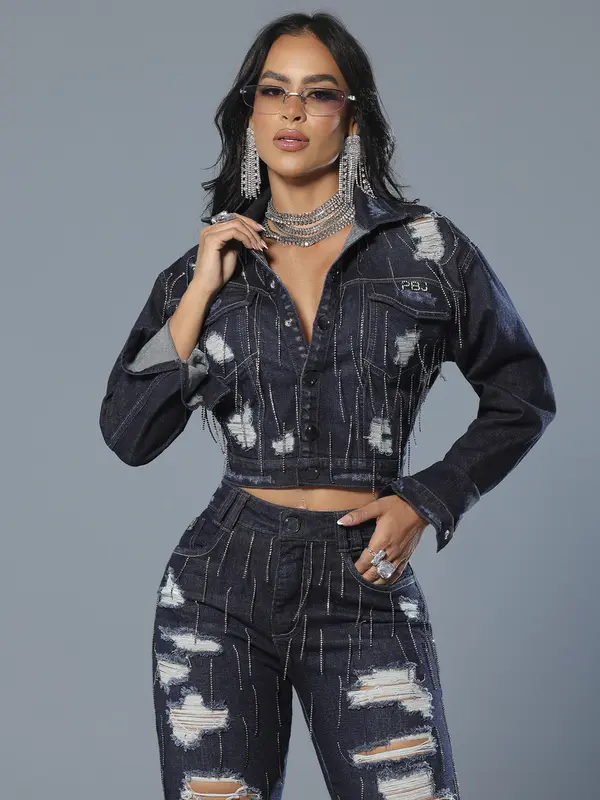Jaqueta Cropped Estilosa com Detalhes Destroyeds e Franjas de Strass Pit Bull Jeans Luxo