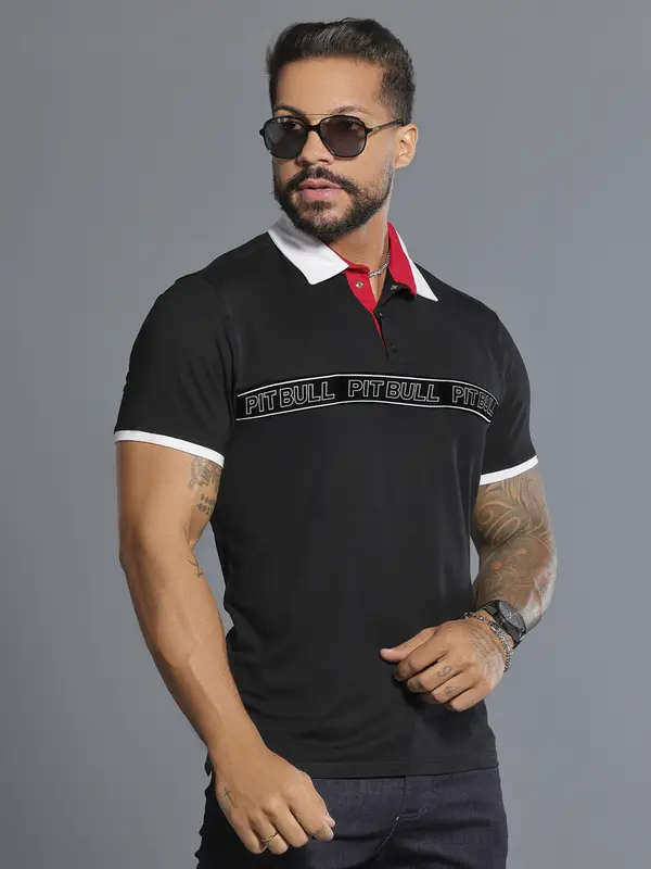 Polo Masculina Preta Sofisticada e Versátil com Escrita em Relevo Pit Bull Jeans Luxo