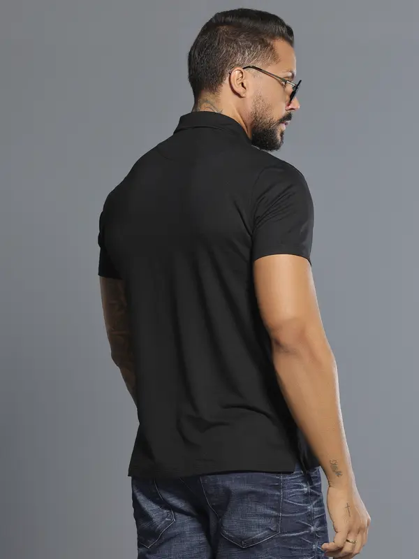 Polo Masculina Preta Sofisticada e Versátil com Escrita em Relevo Pit Bull Jeans Luxo