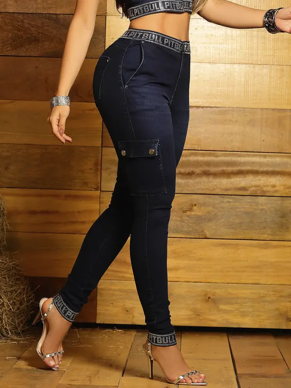 Calça Boyfriend Sofisticada com Bolsos Cargo e Elástico Personalizado Pit Bull Jeans Luxo
