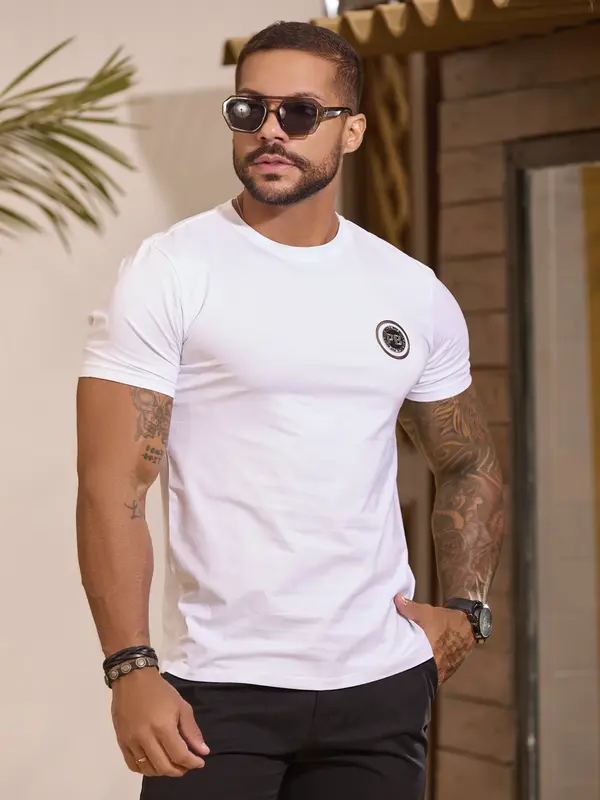 Camiseta Gola O Casual e Sofisticada com Plaquinha Pit Bull Jeans Premium