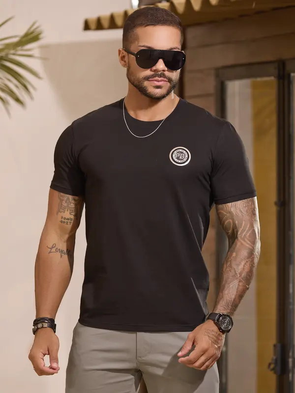 Camiseta Gola O Casual e Sofisticada com Plaquinha Pit Bull Jeans Premium