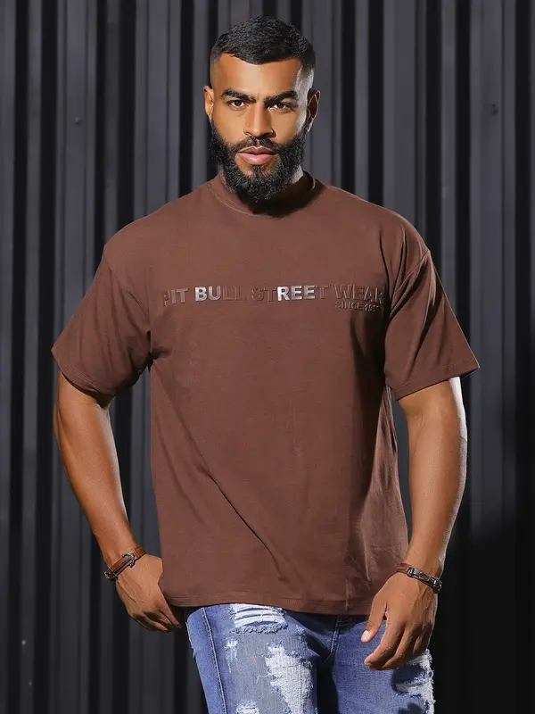 Camiseta Gola O Oversized Sofisticada e Casual com Estampa em Relevo Pit Bull Jeans Luxo
