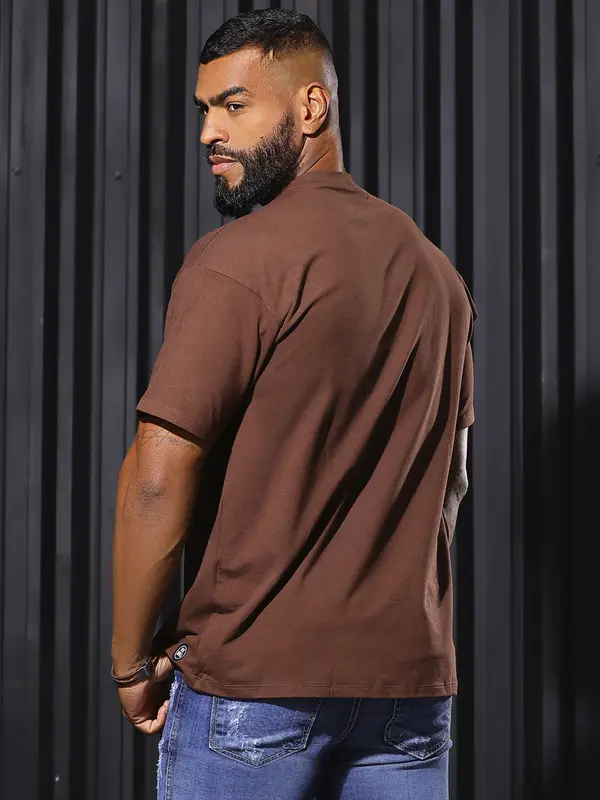 Camiseta Gola O Oversized Sofisticada e Casual com Estampa em Relevo Pit Bull Jeans Luxo