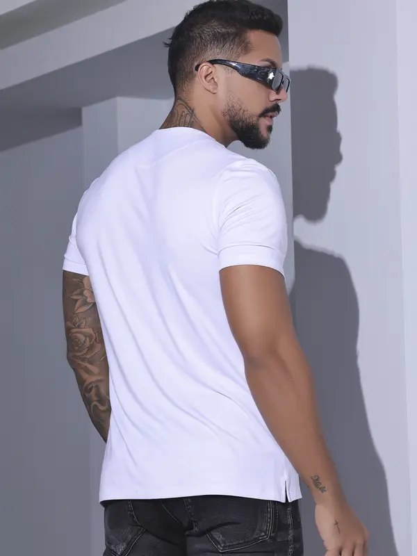 Camiseta Gola O Sofisticada e Confortável com Estampa em Relevo Pit Bull Jeans Luxo