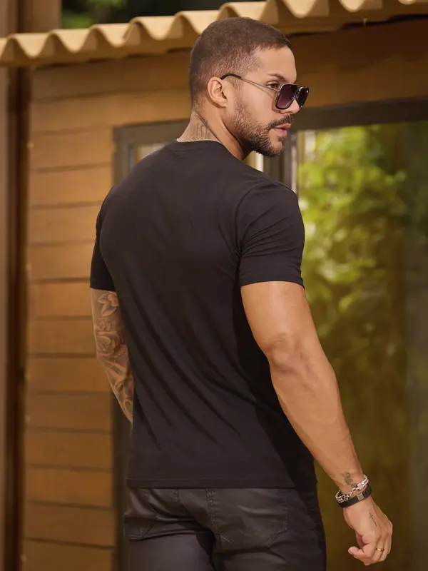 Camiseta Gola O Autêntica e Casual com Estampa Metalizada Pit Bull Jeans Premium