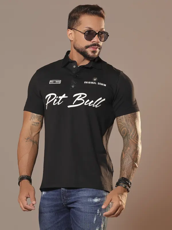 Polo Masculina Estilosa e Elegante com Estampa em Relevo Pit Bull Jeans Luxo
