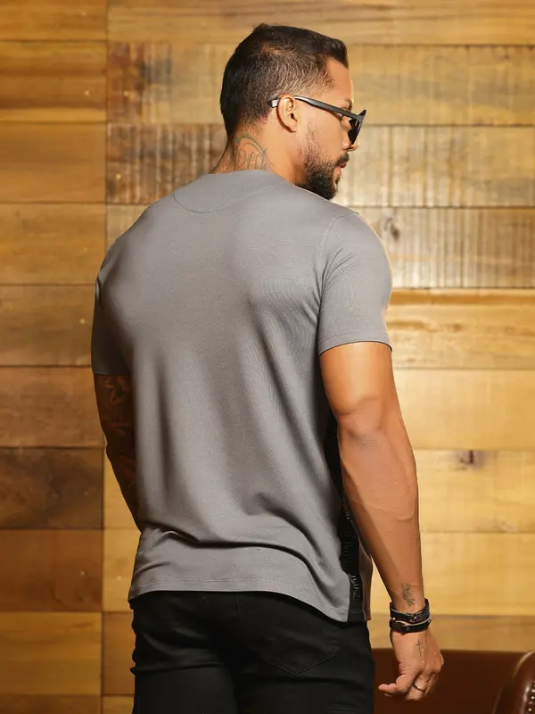Camiseta Gola O Estilosa e Sofisticada com Estampa em Relevo Pit Bull Jeans Luxo