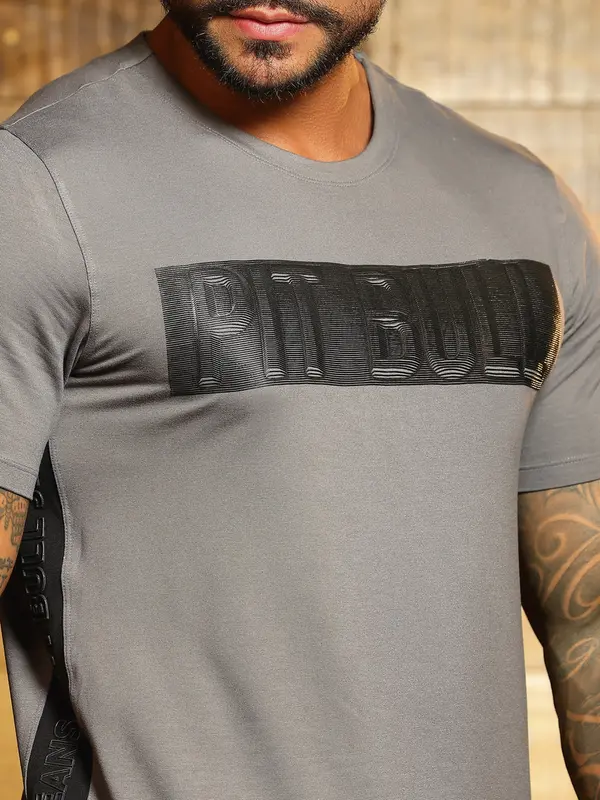 Camiseta Gola O Estilosa e Sofisticada com Estampa em Relevo Pit Bull Jeans Luxo