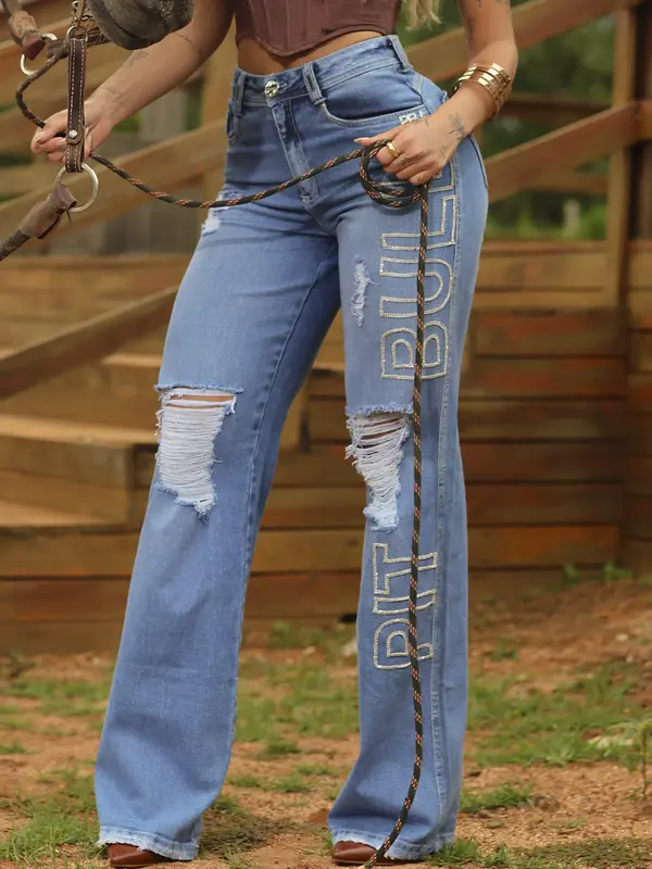 Calça Wide Leg Fashion com Logomania de Strass e Detalhes Destroyeds Pit Bull Jeans Luxo