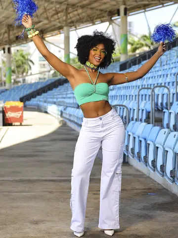 Cropped Verde Sofisticado e Elegante com Detalhes de Correntes Pit Bull Jeans Luxo