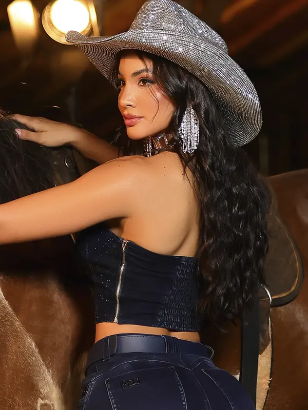 Cropped Jeans Escuro Sofisticado e Elegante com Detalhes de Strass Pit Bull Jeans Luxo