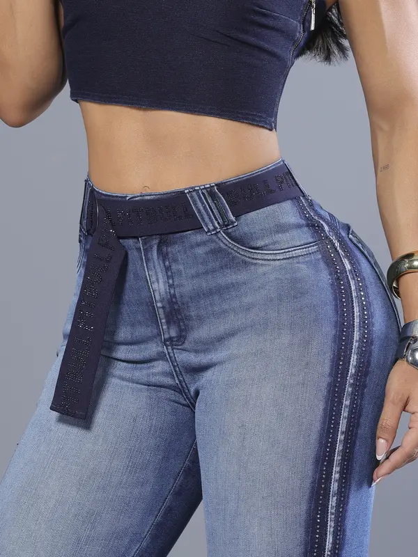 Calça Hot Pants Modeladora com Lateral de Strass e Cinto Personalizado Pit Bull Jeans Luxo