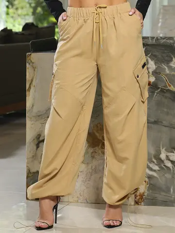 Calça Parachutes Fashion e Versátil com Bolsos Cargos Empório Pit Bull