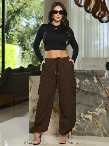 Calça Parachutes Fashion e Versátil com Bolsos Cargos Empório Pit Bull