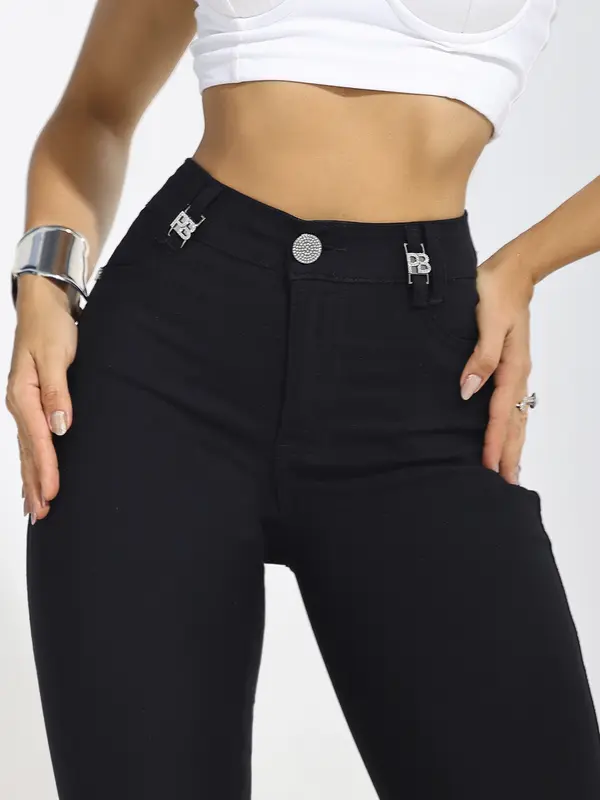 Calça Montaria Preta Modeladora e Estilosa com Detalhes no Cós Pit Bull Jeans Premium