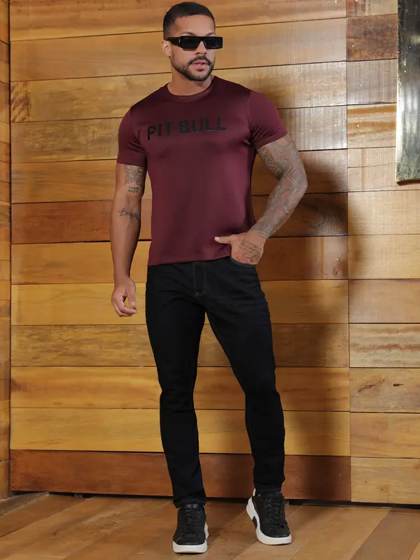 Camiseta Gola O Estilosa e Sofisticada com Estampa Metalizada Pit Bull Jeans Luxo