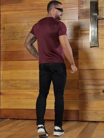 Camiseta Gola O Estilosa e Sofisticada com Estampa Metalizada Pit Bull Jeans Luxo