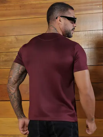 Camiseta Gola O Estilosa e Sofisticada com Estampa Metalizada Pit Bull Jeans Luxo