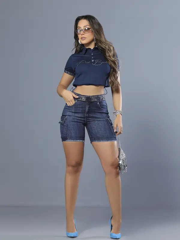 Polo Cropped Estilosa com Escrita em Sextavado e Barra Ajustável Pit Bull Jeans Luxo