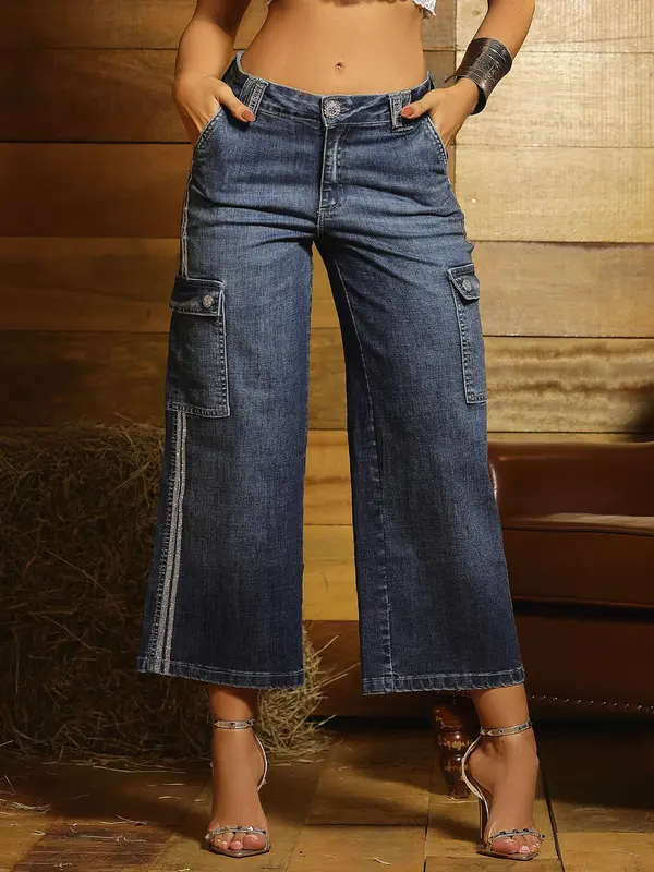 Calça Pantacourt Estilosa com Bolsos Cargo e Detalhes de Strass Pit Bull Jeans Luxo