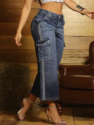 Calça Pantacourt Estilosa com Bolsos Cargo e Detalhes de Strass Pit Bull Jeans Luxo