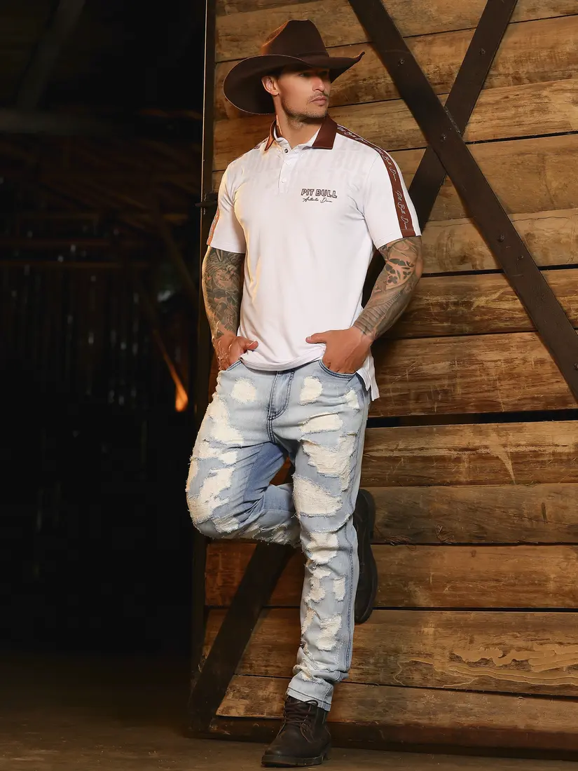 Polo Masculina Autêntica com Detalhe nos Ombros e Estampa em Relevo Pit Bull Jeans Luxo