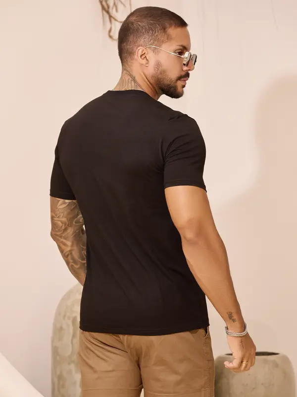 Camiseta Masculina Estilosa e Casual com Escrita em Relevo Pit Bull Jeans Premium