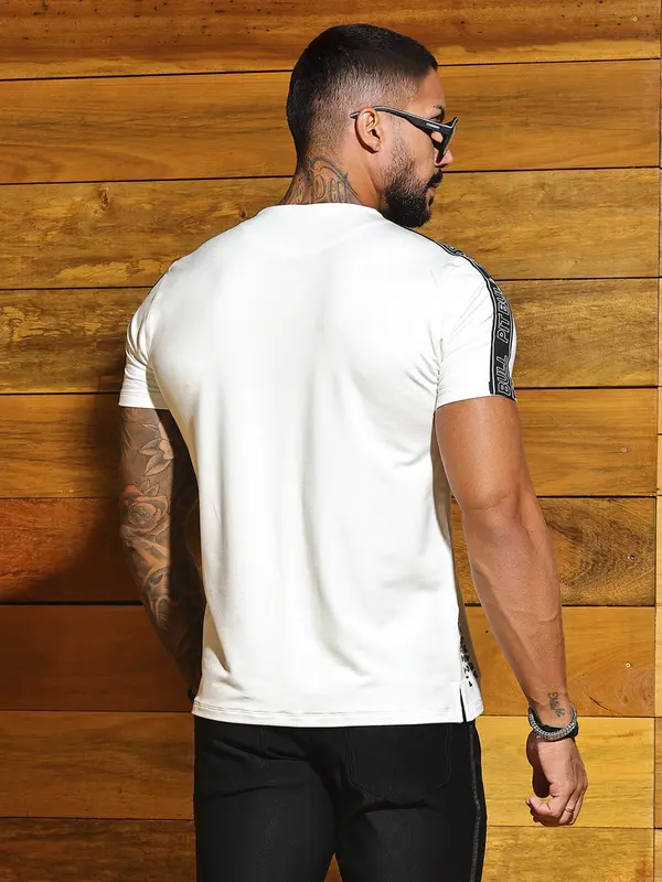Camiseta Masculina Autêntica com Estampa em Relevo e Detalhes nos Ombros Pit Bull Jeans Luxo