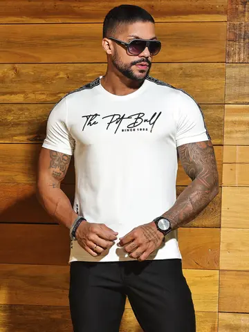 Camiseta Masculina Autêntica com Estampa em Relevo e Detalhes nos Ombros Pit Bull Jeans Luxo