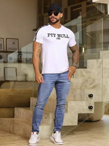 Camiseta Gola O Estilosa com Estampa em Relevo e Elástico Personalizado Pit Bull Jeans Luxo