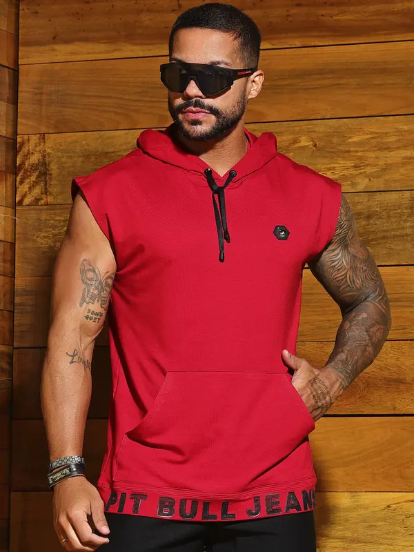 Camiseta Masculina Versátil com Capuz e Estampa em Relevo Pit Bull Jeans Luxo