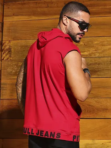 Camiseta Masculina Versátil com Capuz e Estampa em Relevo Pit Bull Jeans Luxo