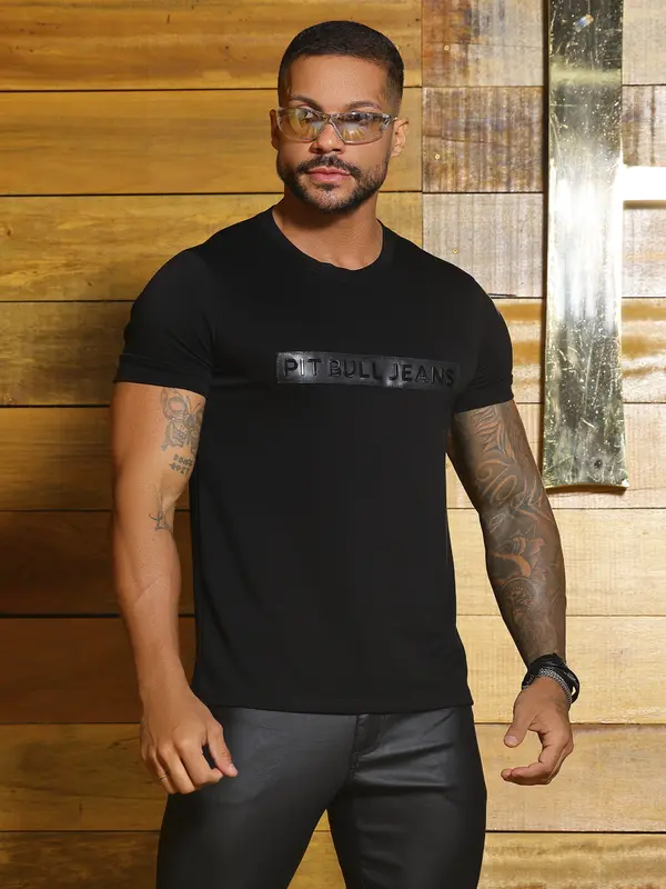 Camiseta Masculina Gola O Sofisticada e Casual com Estampa Frontal Pit Bull Jeans Luxo