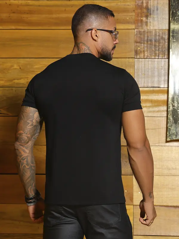Camiseta Masculina Gola O Sofisticada e Casual com Estampa Frontal Pit Bull Jeans Luxo