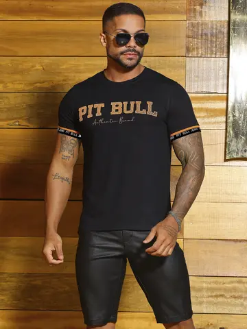 Camiseta Gola O Autêntica com Estampa em Relevo e Mangas Personalizadas Pit Bull Jeans Luxo