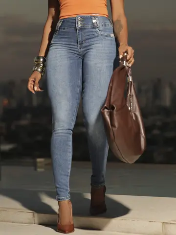 Calça Hot Pants Cós Largo Estilosa e Modeladora com Lavado Médio Pit Bull Jeans Premium