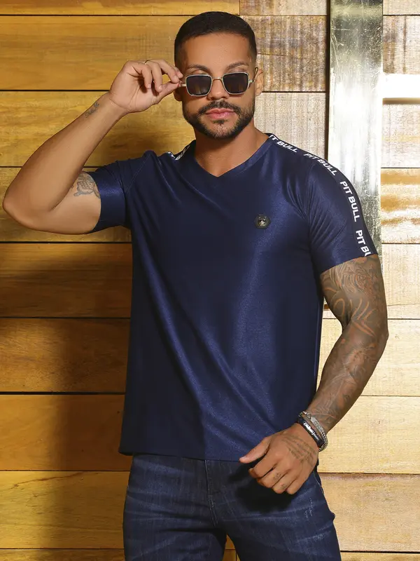 Camiseta Gola V Sofisticada e Elegante com Elástico Personalizado Pit Bull Jeans Luxo