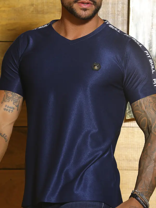 Camiseta Gola V Sofisticada e Elegante com Elástico Personalizado Pit Bull Jeans Luxo