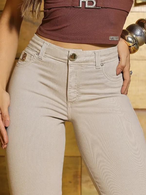 Calça Flare Color Elegante com Caimento Alongado e Bordado Pit Bull Jeans Luxo