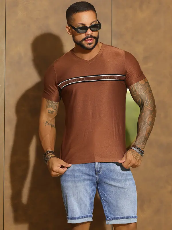 Camiseta Masculina Gola V Autêntica e Confortável com Elástico Pit Bull Jeans Luxo