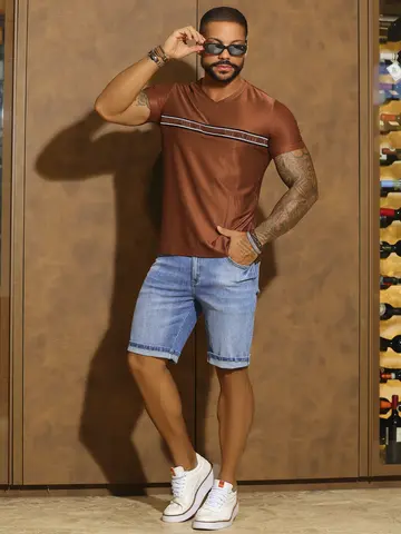 Camiseta Masculina Gola V Autêntica e Confortável com Elástico Pit Bull Jeans Luxo