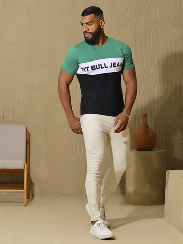 Camiseta Gola O Estilosa e Versátil com Estampa em Relevo Pit Bull Jeans Luxo