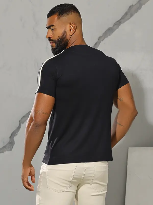 Camiseta Gola O Sofisticada e Elegante com Detalhes nos Ombros Pit Bull Jeans Luxo