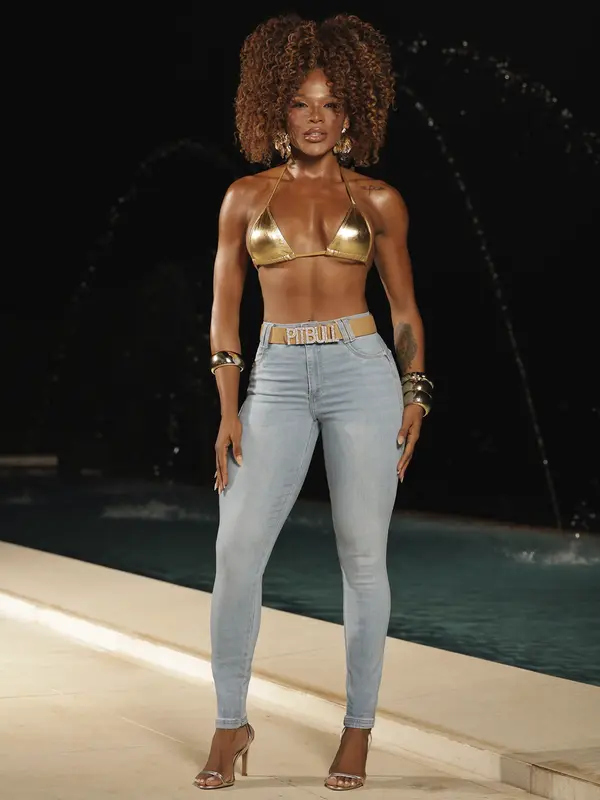 Calça Hot Pants Estilosa com Modelagem Ajustada e Cinto Pit Bull Jeans Premium