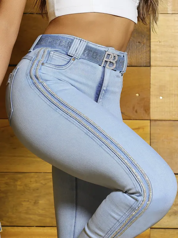 Calça Hot Pants Modeladora com Cinto e Laterais de Strass Pit Bull Jeans Luxo